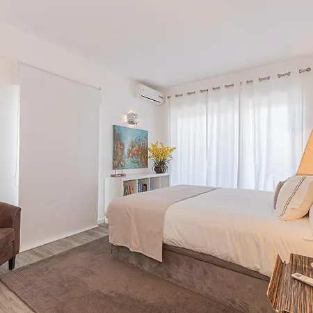 Gandarinha Junto Ao Mar